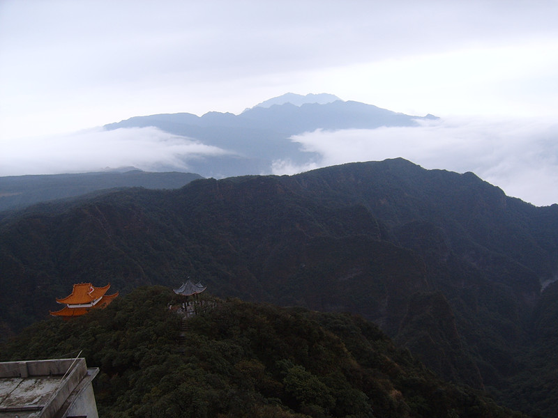 1骆越祖山大明山(岜虽)和主峰龙头山(昆仑)_副本.jpg