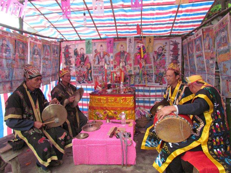 师公戏做祭祀活动时演唱祭文_副本.jpg