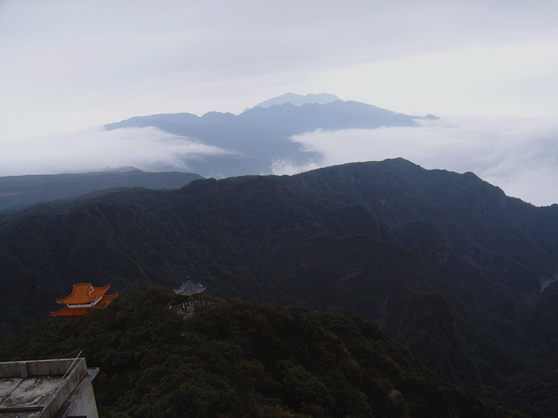 1骆越祖山大明山(岜虽)和主峰龙头山(昆仑)_副本.jpg